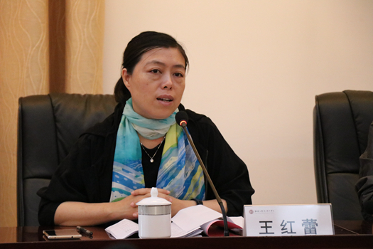 江苏省教育厅体卫艺副处长王红蕾主持会议_副本.jpg